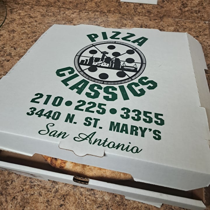 photo of Pizza Classics Vegetable Pizza shared by @kyl3miles on  24 Dec 2024 - review