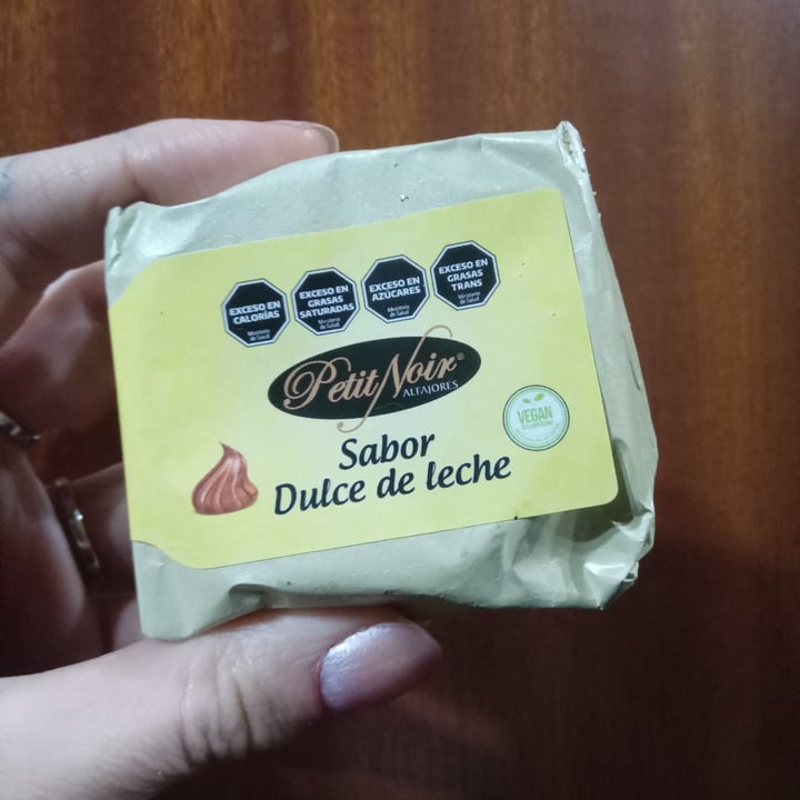 photo of Petit noir Alfajor Vegano shared by @tfmaselli on  08 Jul 2024 - review