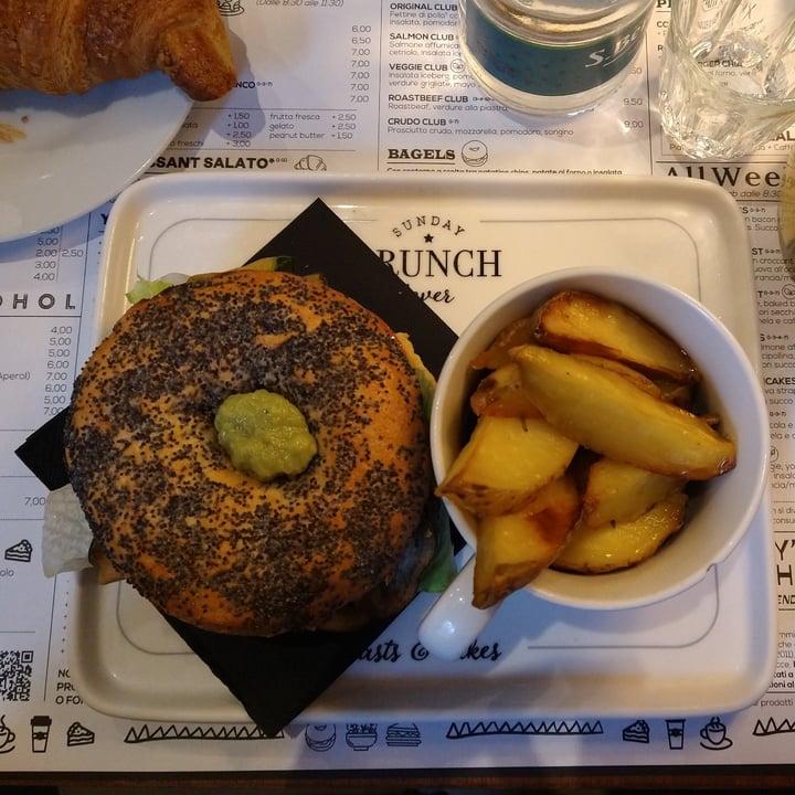 photo of Mugs & co. Cozy cafe & Bakery Veggie Bagel shared by @benjidetta on  11 Jan 2024 - review