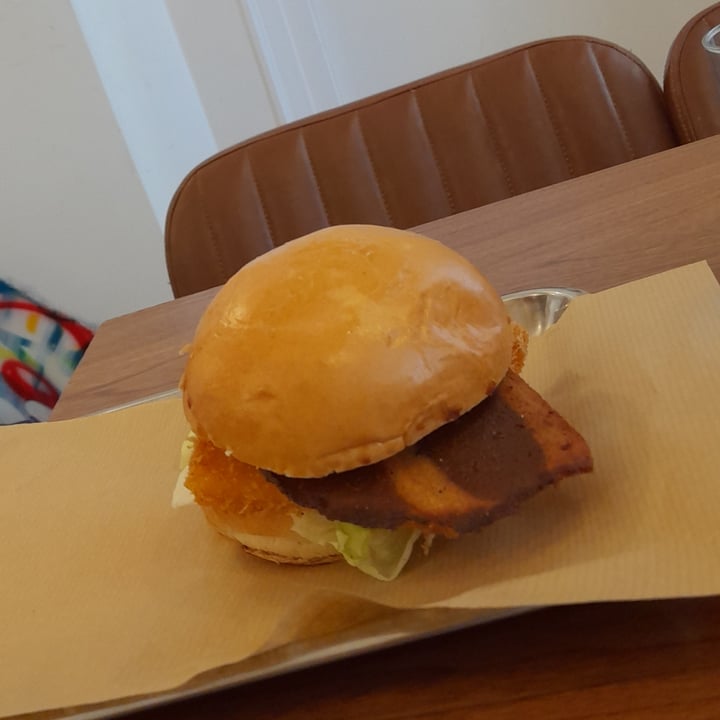 photo of Jimmy's street food Paris Cheezy Burger shared by @alice50 on  13 Oct 2023 - review