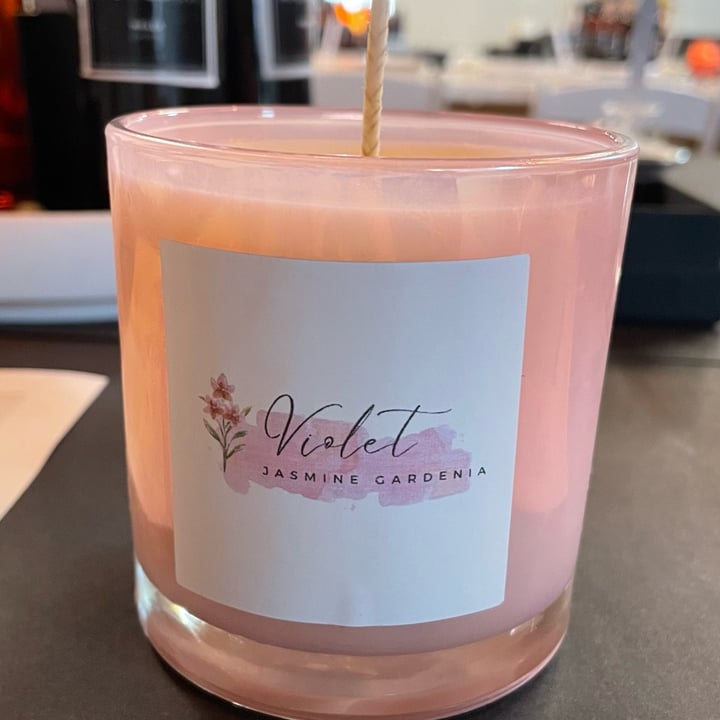 Mailbu Apothecary Jasmine and Gardenia Soy candle Review abillion