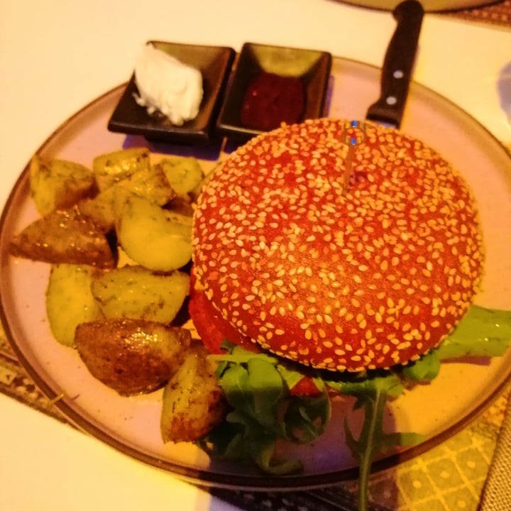 photo of baraka' lounge restaurant bluff burger shared by @anthe on  11 May 2024 - review