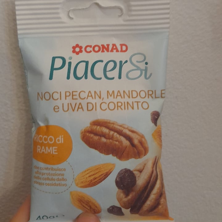 photo of Conad piacersi noci pecan, mandorle e uva di corinto shared by @giulipimpiveg on  14 Jan 2024 - review