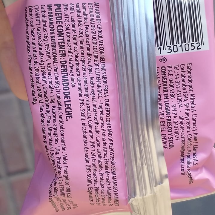 photo of Cerro Azul Alfajor de Mousse de Fresas shared by @marmiau on  16 Nov 2024 - review