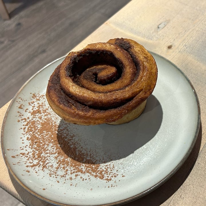 photo of The Vibe cinnamon bun shared by @rebekahoutterside on  11 Sep 2023 - review