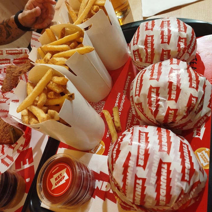 photo of THUNDER VEGAN FOOD Hamburguesa Clásica shared by @bitauniverse on  14 Jul 2025 - review