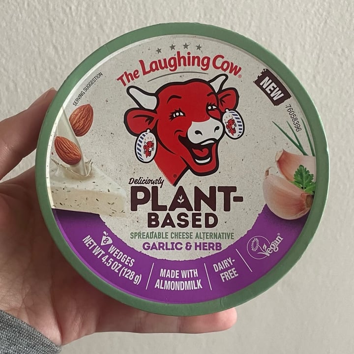 photo of The Laughing Cow Plant-Based Spreadable Cheese Alternative GARLIC & HERB shared by @andreapajuelom on  17 Oct 2024 - review