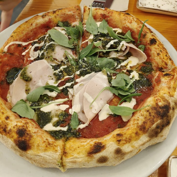 photo of Pizzi & Dixie Pizza de mortadela vegana con pesto de pistacho shared by @alicevee on  21 Aug 2025 - review