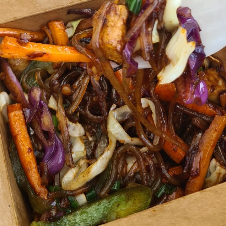 photo of Noodle Nerdz (pop-up) Veggie Combo shared by @veronicagroen on  14 Apr 2024 - review
