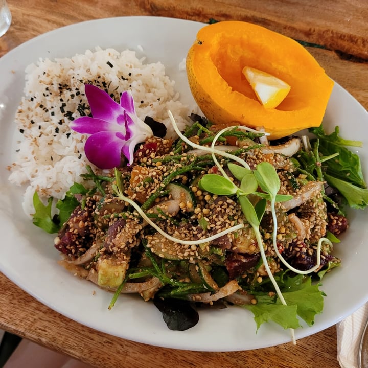 photo of Island Vintage Coffee Vegan Poke shared by @yourfriendjen on  17 Apr 2024 - review