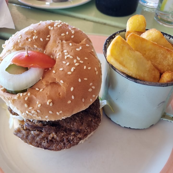 photo of Voorstrandt Restaurant Vegan Burger shared by @carmz on  03 Apr 2024 - review