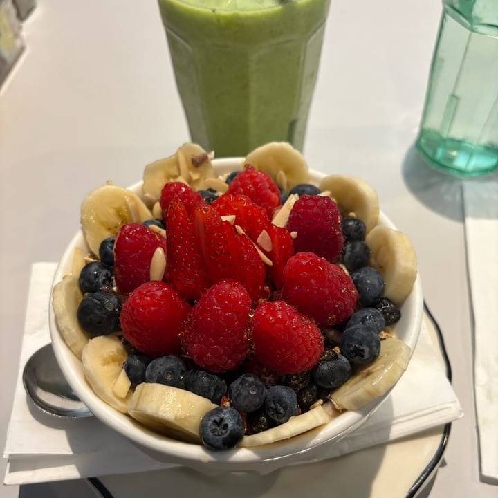 photo of The Daily Feast Daily Porridge  - Steel Cut Oats, Muesli, Berries, banana, almonds shared by @plantpoweredat60 on  01 Sep 2025 - review