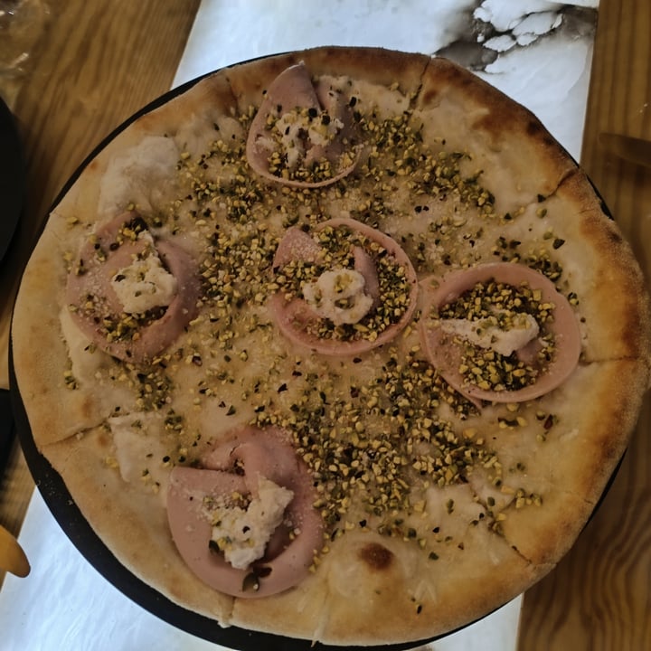 photo of Choose Restaurante Vegano Pizza de pistacho y mortadela shared by @angelesrocaz on  12 Nov 2023 - review