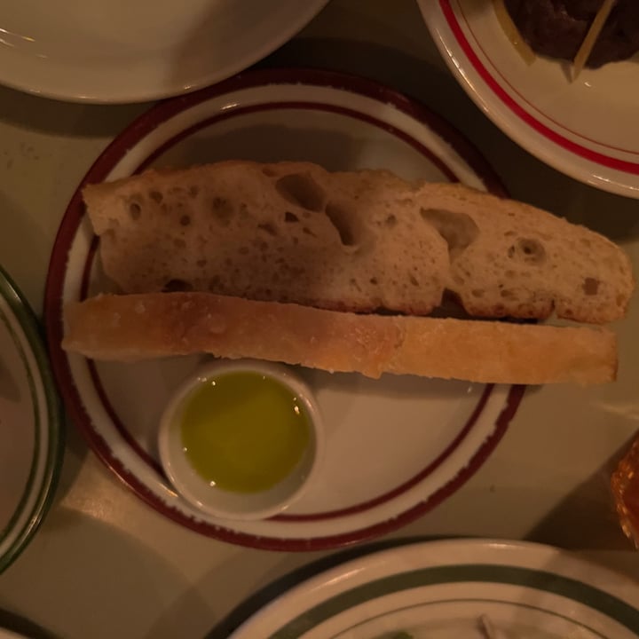 photo of La Central Vermutería focaccia and olive oil shared by @grumpycat on  16 Apr 2024 - review