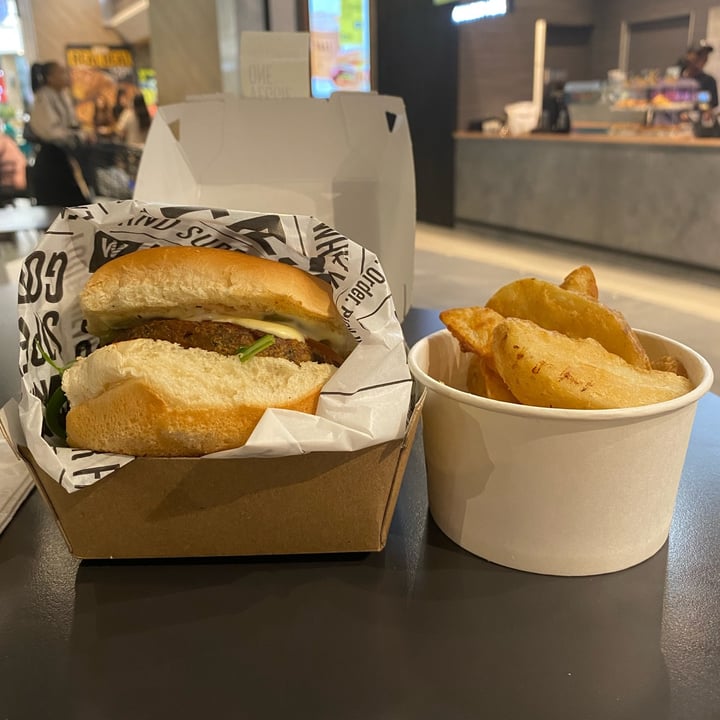 photo of Woolworths Now Now Vegan Burger shared by @reshmikhan on  11 Sep 2023 - review