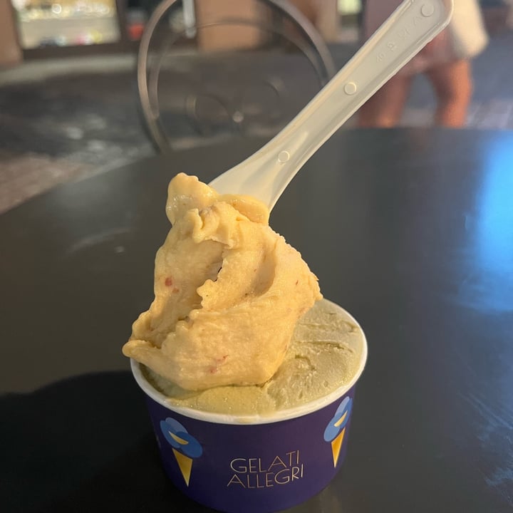 photo of Gelati Allegri Coppetta Con Pesca Di Romagna, Pistacchio Con Il Sale Di cervia shared by @claudiog on  10 Aug 2025 - review