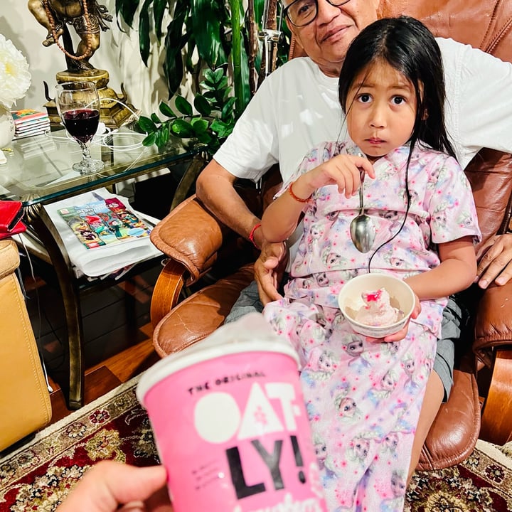 photo of Oatly Oat LY satawbarry ice cream shared by @manjugarg on  16 Sep 2023 - review