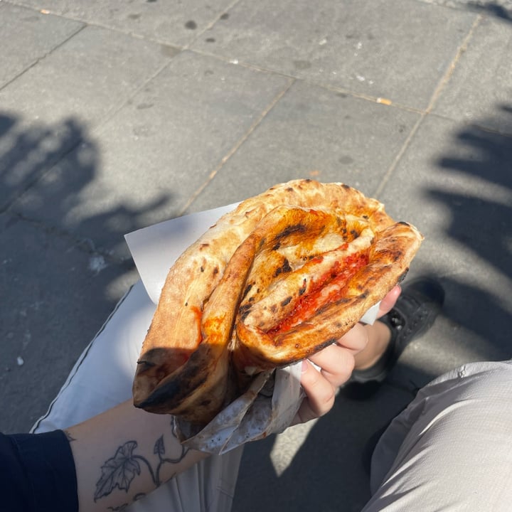 photo of Antica Pizzeria Port'Alba Pizza a portafoglio marinara shared by @mahe on  20 Jul 2024 - review