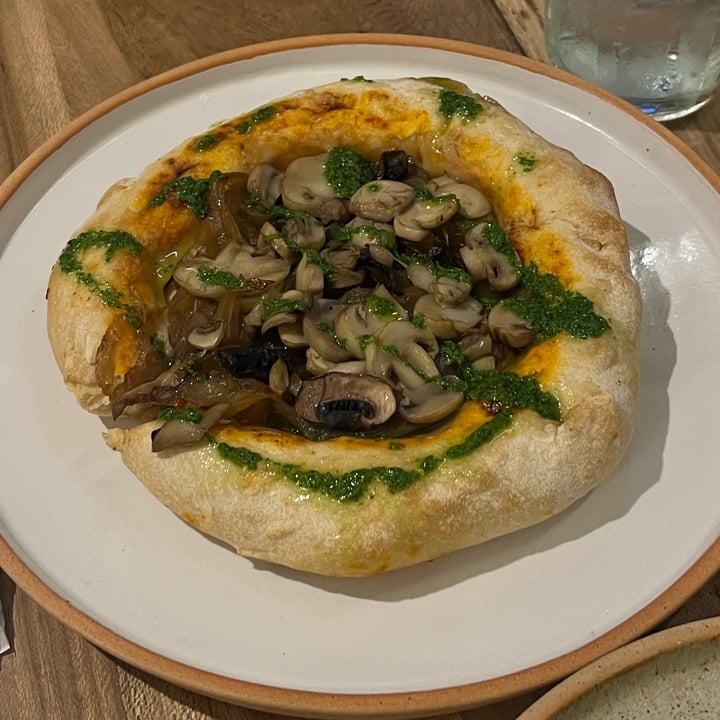 photo of LARRONDA Pizza Fungi shared by @anaclara_ on  24 Aug 2025 - review