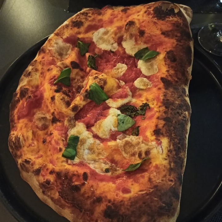 photo of Pizzeria "I Partenopei" Brescia Calzone shared by @annaboodmann on  16 May 2024 - review