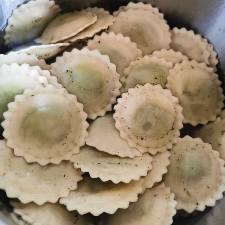 photo of Woolworths Food Spinach & Hummus Vegan Ravioli shared by @vickysveganry on  02 Dec 2023 - review