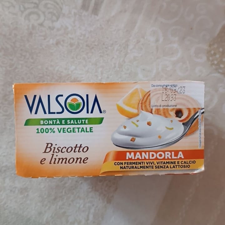 photo of Valsoia yogurt biscotto e limone shared by @fajonii on  01 Sep 2023 - review