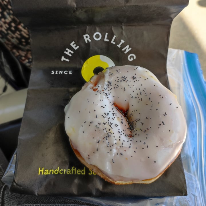 photo of The Rolling Donut Vegan Lemon and Poppy Seed Donut shared by @luciacev on  06 Sep 2023 - review