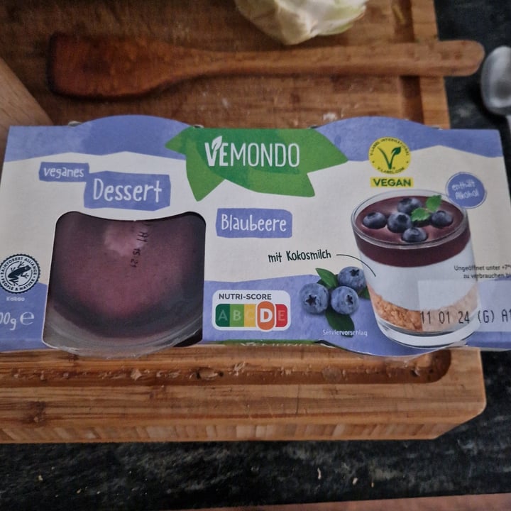 photo of Vemondo veganes dessert blaubeere shared by @janaplantpowered on  21 Jan 2024 - review