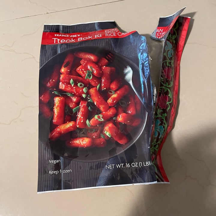 photo of Trader Joe's Tteok Bok Ki shared by @thevagrantvegan on  17 Sep 2023 - review