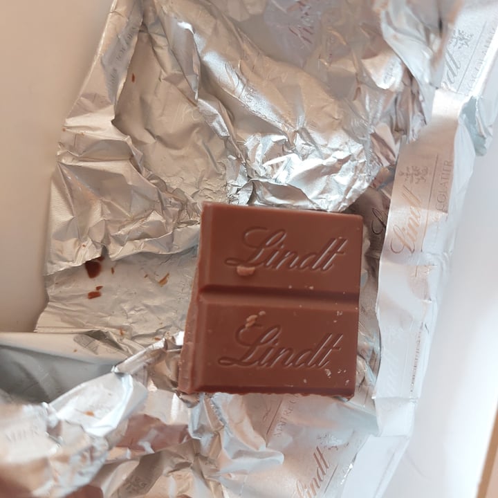 photo of Lindt Chocolate Vegano Classic shared by @ecobunny on  22 Oct 2023 - review