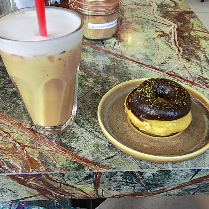 photo of Scheckter's RAW Claremont Coffee and donut Special shared by @fudgey on  15 Dec 2023 - review