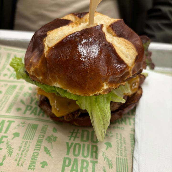 photo of Next Level Burger San Francisco Chik'n Bacon Ranch Burger shared by @veganniee on  03 Feb 2024 - review