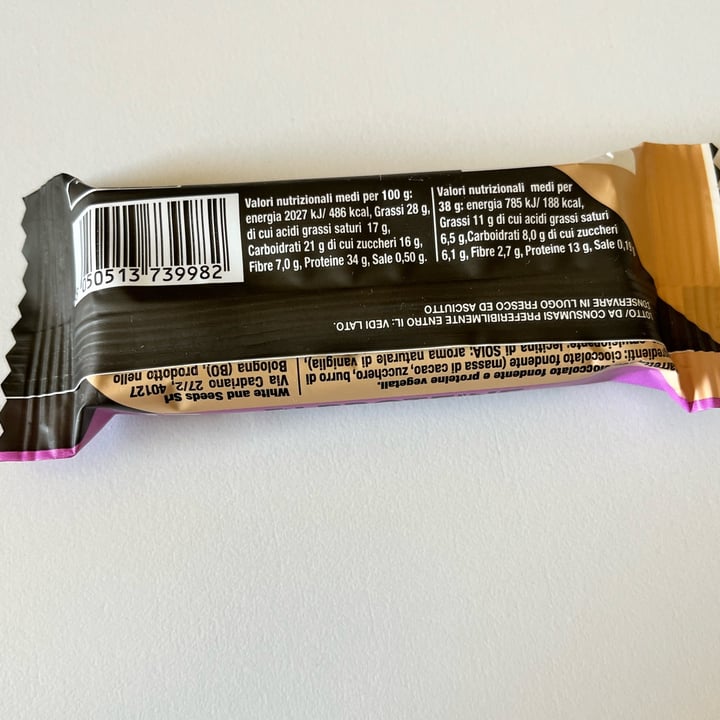 photo of White seeds Vegam Protein Bar Con Cioccolato Fondente Gusto Extra Dark shared by @greenavocado on  27 Apr 2024 - review