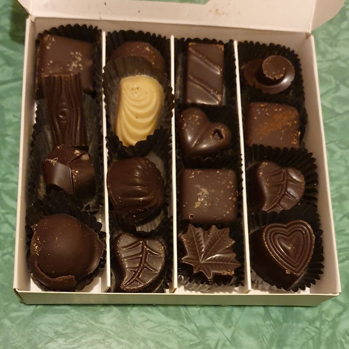 photo of Pure Lovin' Chocolate 16 PC Chocolate Gift Box shared by @anistavrou on  20 Jan 2024 - review