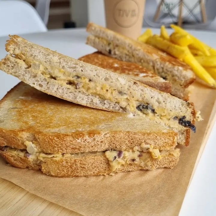 photo of The Jozi Vegan tuna styled toastie on sour bread shared by @udeshs on  27 Apr 2024 - review