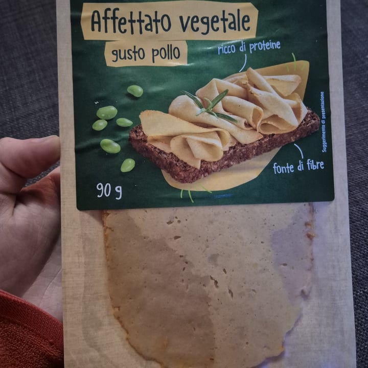 photo of Vemondo Affettato Vegetale Gusto Pollo shared by @tomma97 on  07 May 2025 - review