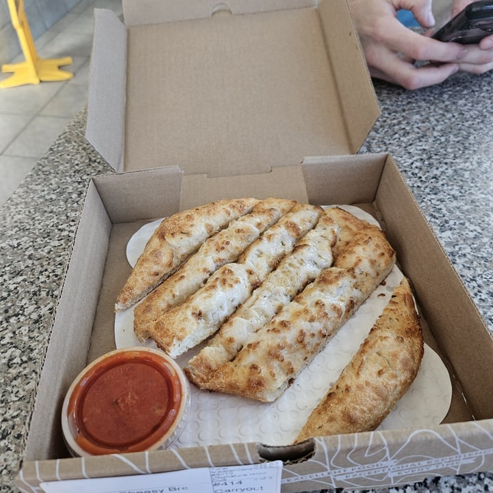 photo of Sarpino's Pizzeria Clive Vegan Cheese Bread shared by @angelaisneato on  06 Jan 2025 - review