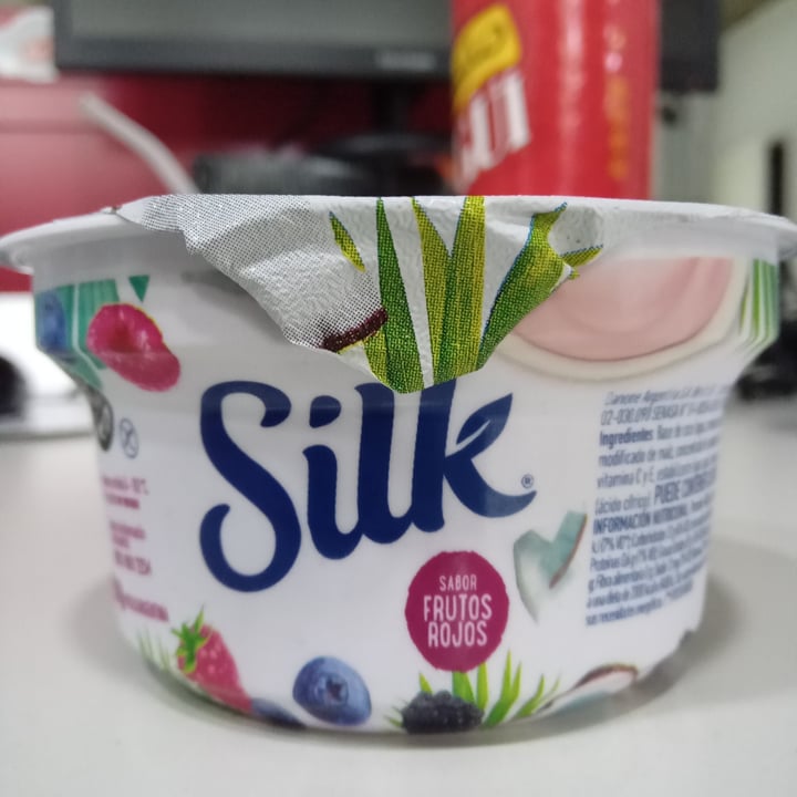 photo of Silk yogurt frutos rojos shared by @tfmaselli on  18 Feb 2024 - review