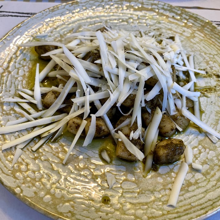 photo of Restaurante La Monella Gnocchi Al Pesto Con Queso Vegano shared by @noilok on  17 Dec 2023 - review