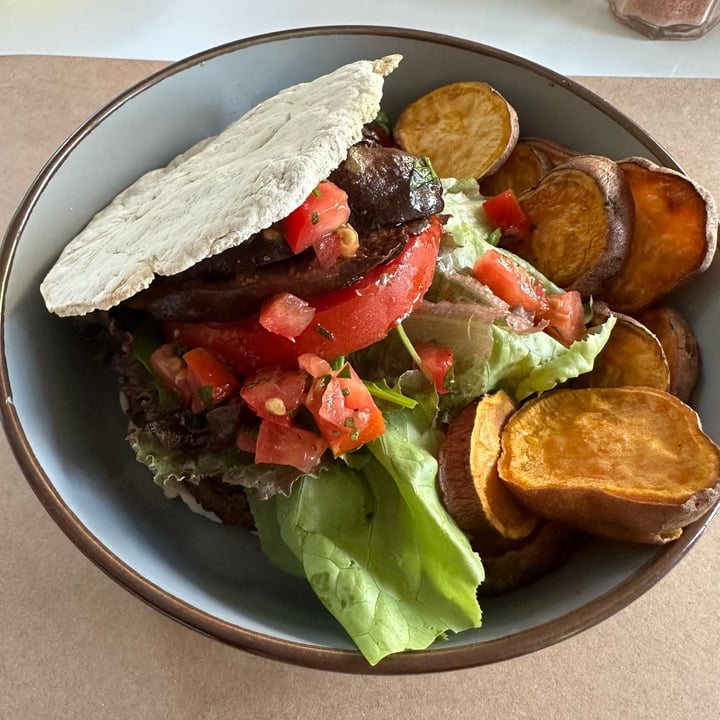 photo of Oli veggie food Hamburguesa callejera shared by @oscartorres10 on  25 Mar 2024 - review