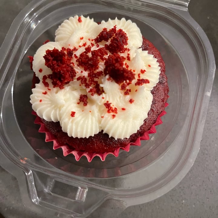 photo of 4th & State red velvet cupcake shared by @sgerber33 on  13 Nov 2023 - review