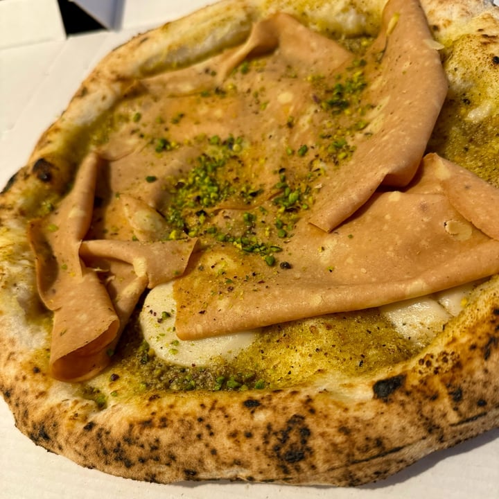 photo of Pizzeria Assaje Udine Pistacchio E Mortadella Vegana shared by @bau1311 on  16 Jun 2024 - review