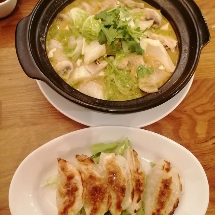 photo of Vegebowl Paris Clay-pot with udon noodles and satay sauc shared by @mirth on  21 Apr 2024 - review