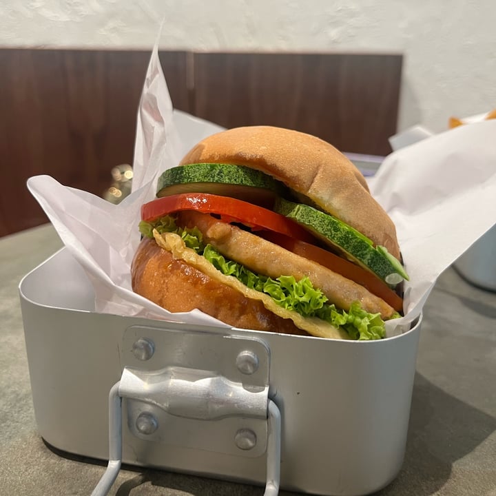 photo of VEGANBURG Woodleigh Hainanese Chickenless Burger shared by @soy-orbison on  26 Nov 2023 - review