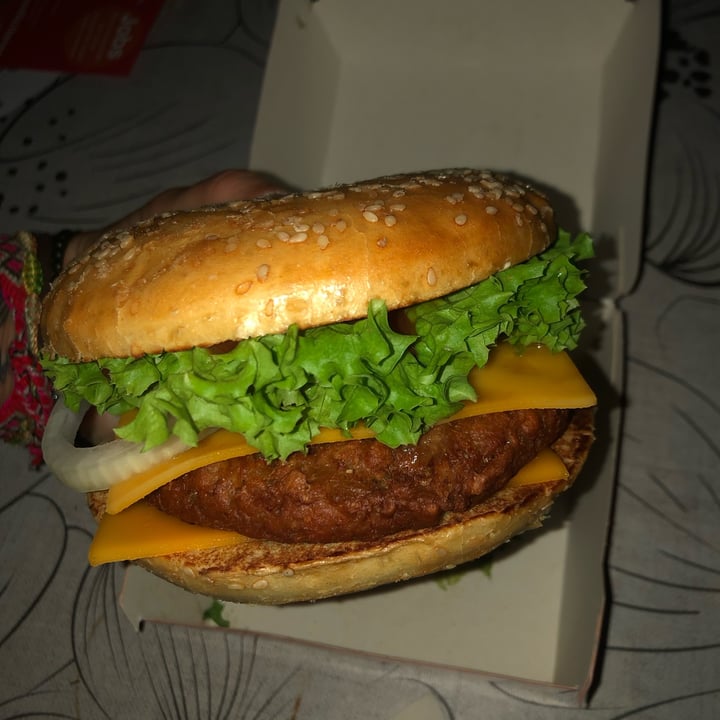 photo of burgerme 's-Hertogenbosch Cheesy Vegan shared by @born2bvegan on  22 Aug 2023 - review