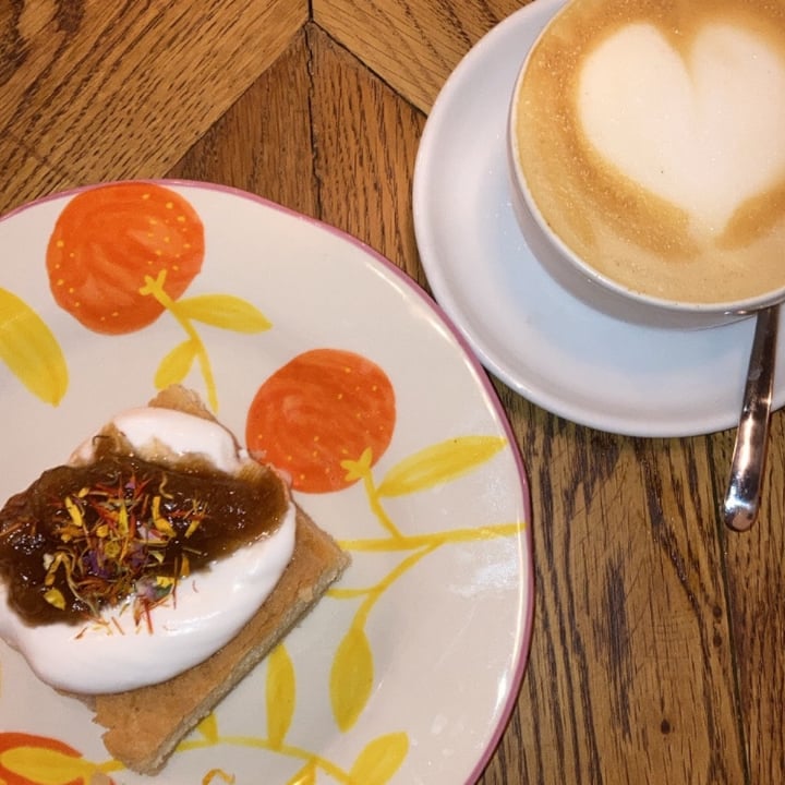 photo of Karibu - Coffee, Brunch, Diner En Borrel Sponge Cake shared by @david- on  09 Mar 2024 - review