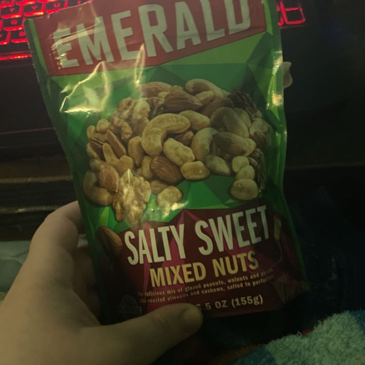 photo of Emerald Salty Sweet Mixed Nuts shared by @vextheworm on  21 Dec 2024 - review