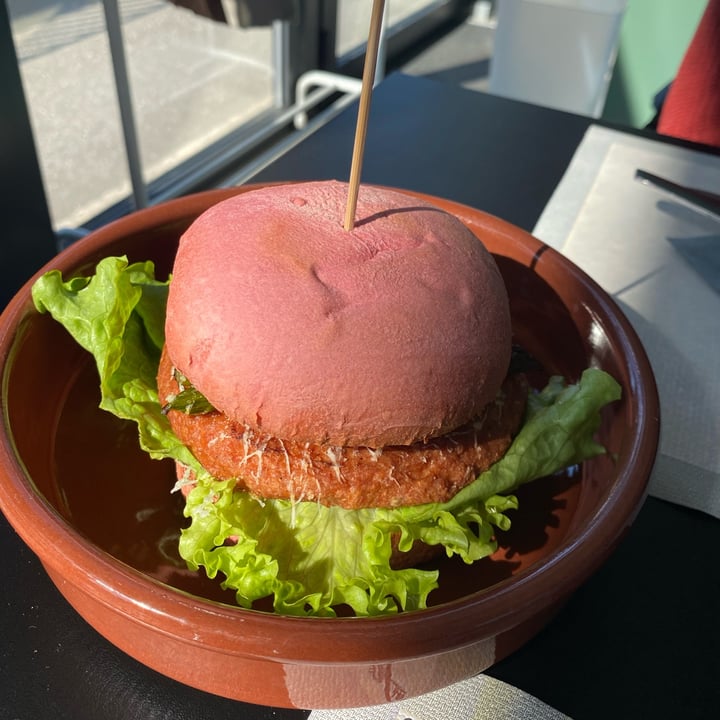 photo of Alice e Viola - Cucina vegetale pink burger shared by @essemme on  16 Mar 2024 - review