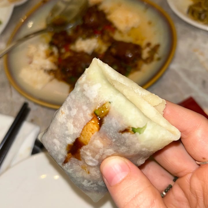 photo of Yang Shin Vegetarian Restaurant Roasted King Oyster Mushrooms in Beijing Duck Style shared by @tiascaz on  06 Apr 2024 - review