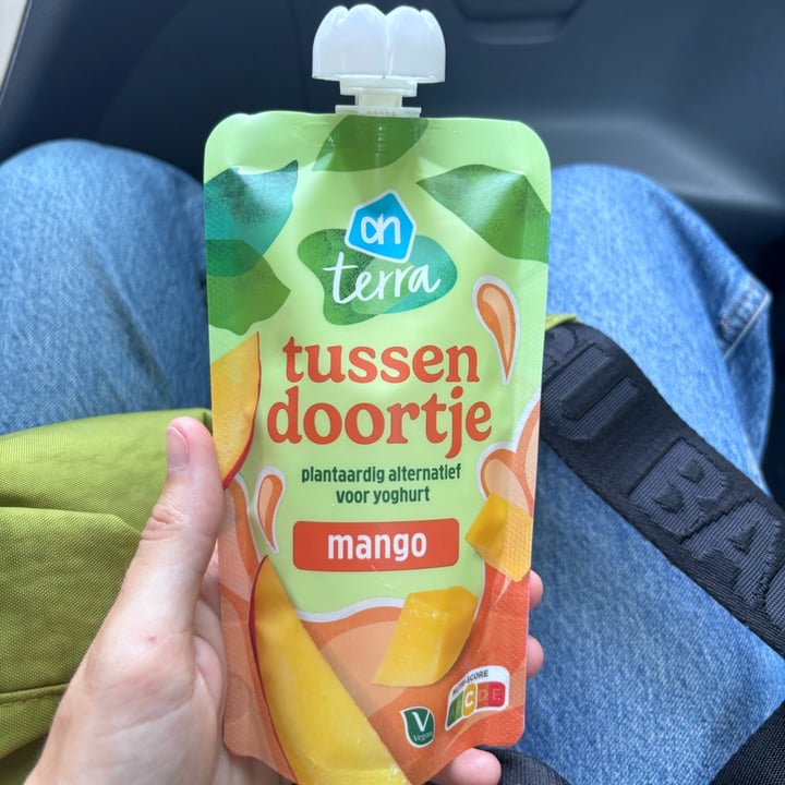 photo of Albert Heijn AH tussendoortje plantaardig alternatief voor yoghurt mango shared by @holasoymylk on  30 Aug 2024 - review